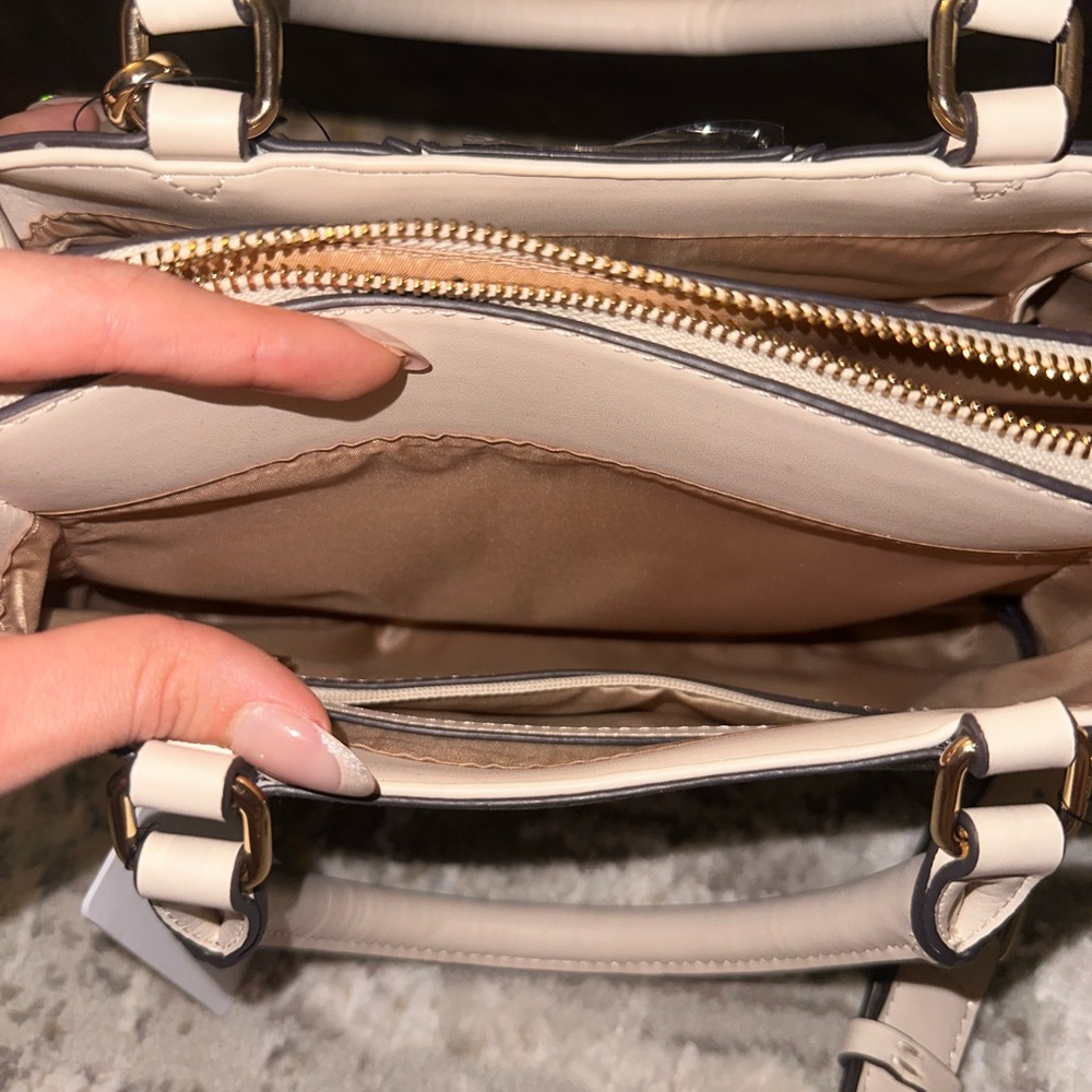 GUESS Black and Cream Women's Bag - Picture 6 of 8